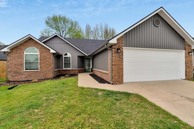 Photo - 3 Bed 2 Bath home Just Mins Away from Lake Fayetteville and I-49