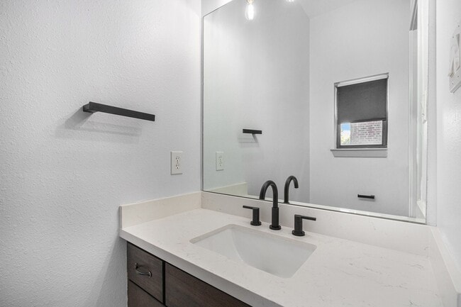 Photo - 2422 Navigation Blvd Unit G