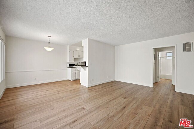 Photo - 11933 Darlington Ave Unit 4