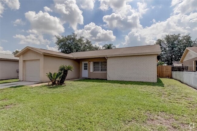 Building Photo - 1007 Pine Ridge Cir Rental