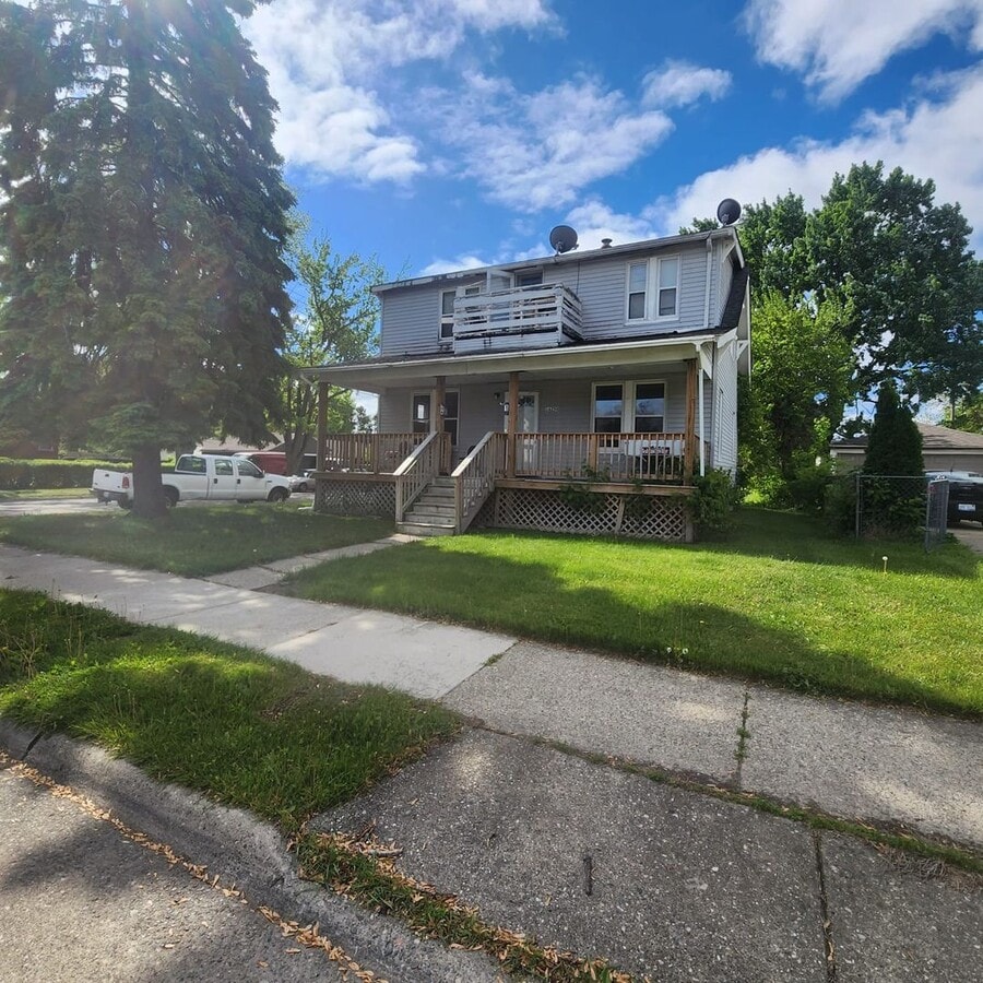 Photo - 16250 Chesterfield Ave Unit 16250 Chestrefield- Lower
