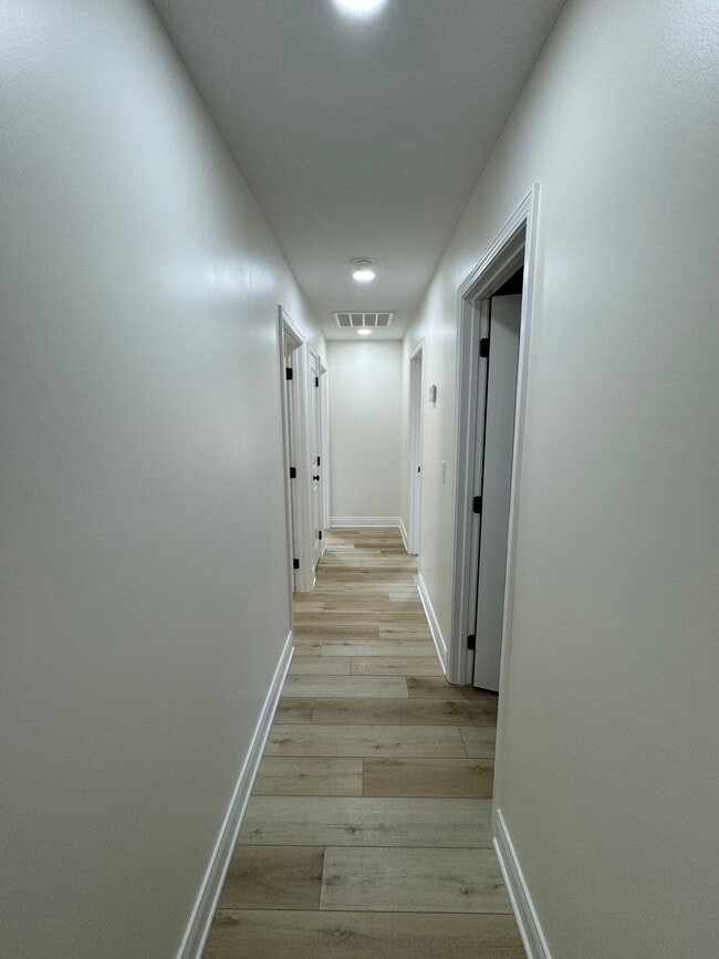 Photo - 857 Elmdale Rd Unit B