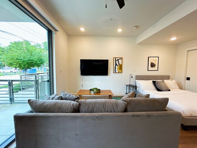 Photo - 49 Navasota St Unidad 109