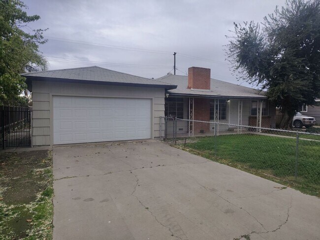 Photo - 3 Bedroom 1 Bathroom Home in Benton Park Available!