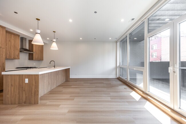 Photo - 1610 W Grand Ave