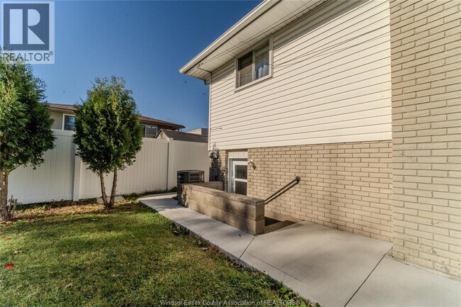 Photo - 5935 Rose St