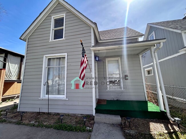 Building Photo - 612 1st Ave SW Unit 612 1st Ave SW - M