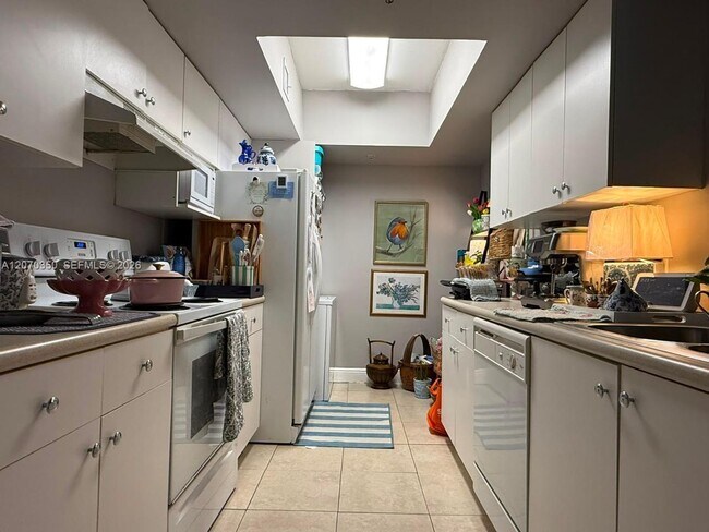 5085 NW 7th St Unit 406