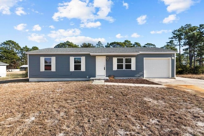 Building Photo - Newly Remodeled Hubert Home