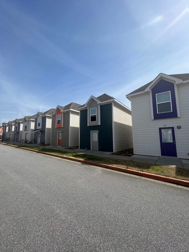 Photo - 1980 W Main St