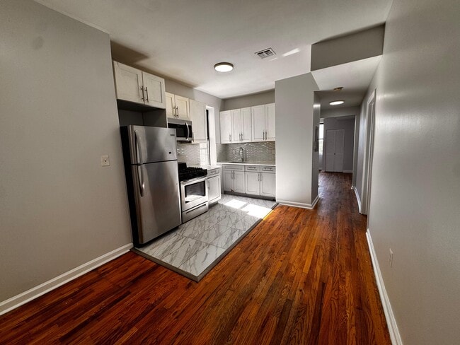 Building Photo - 165 Bergen Ave Unit 4A