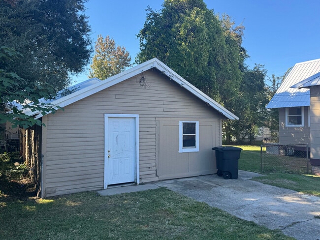 Photo - 4863 Douglas Ave