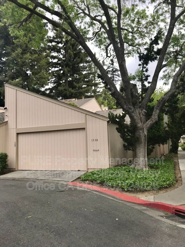 Photo - 1538 Huddersfield Ct