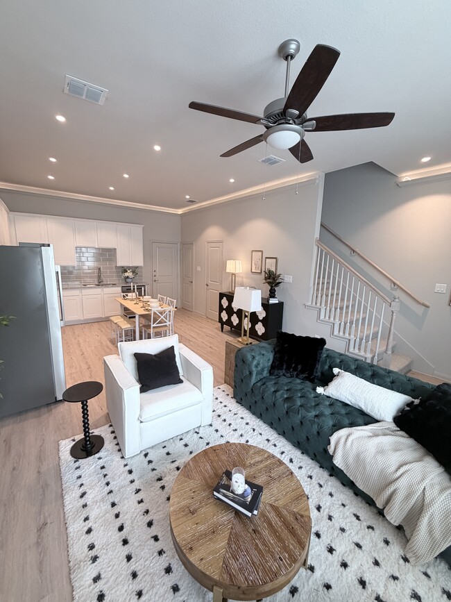 Photo - 1211 Foxglove St