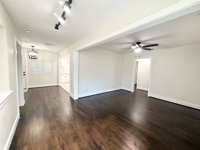 Photo - 318 Caladium St