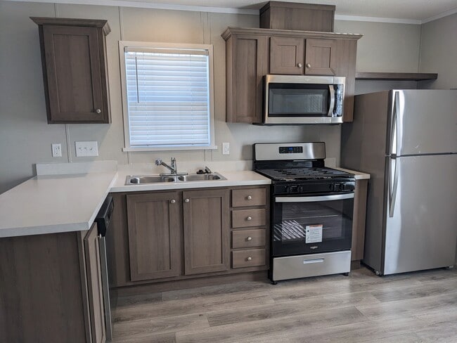 Building Photo - 300 Forrest Ave