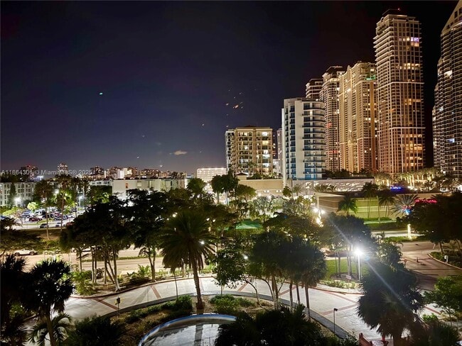 Photo - 210 174th St Unidad 2415