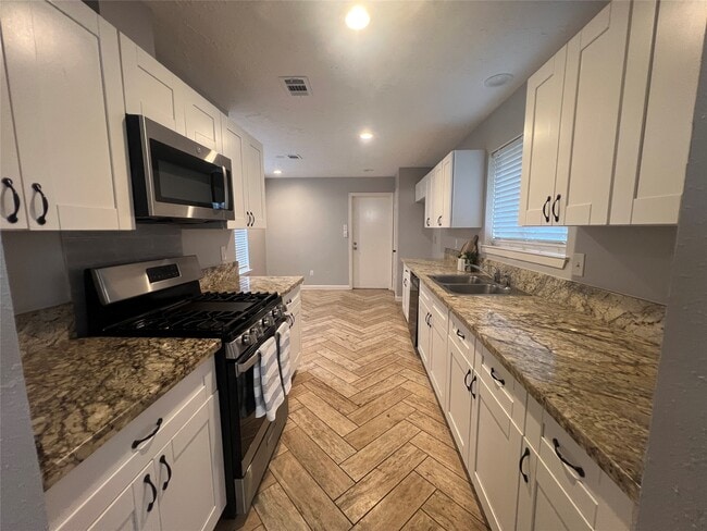 Photo - 1202 Manorglen Dr