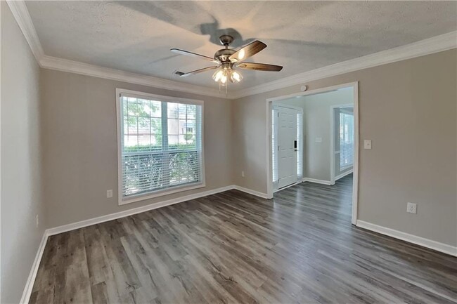 Photo - 1504 Farmlake Dr SE