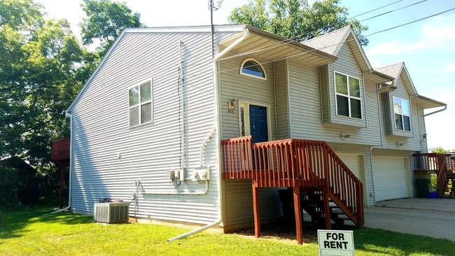803 Front view - 803 S Van Buren St