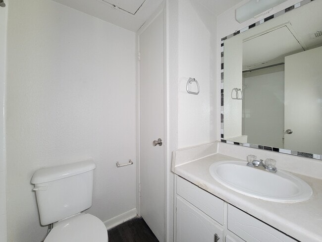 Building Photo - 101 Brookside Ln Unit 32