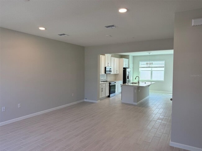 Photo - 611 Pothos St