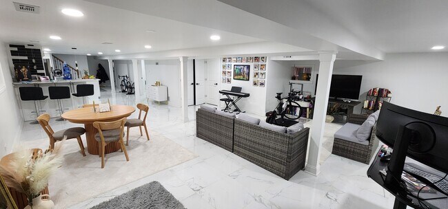 Photo - 6236 N Francisco Ave