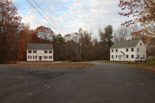 Building Photo - 37 Oak Hill Rd Unit 37A