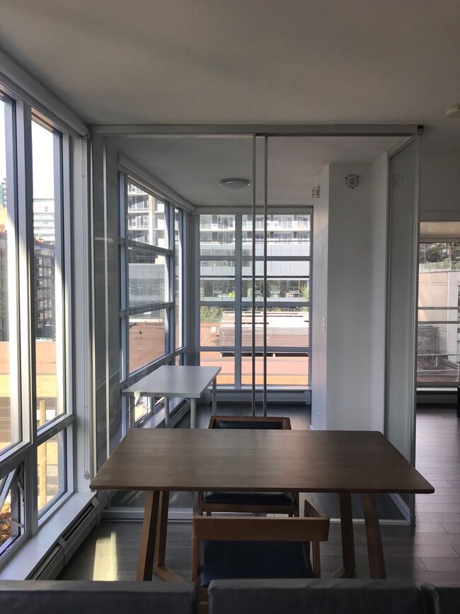 Photo - 1283 Howe St