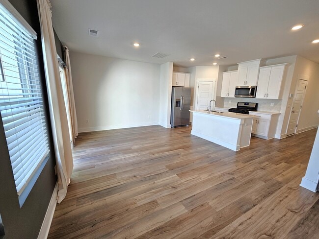 Photo - 635 Millwright Wy