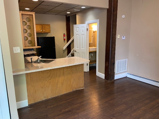 Photo - 152 N York St