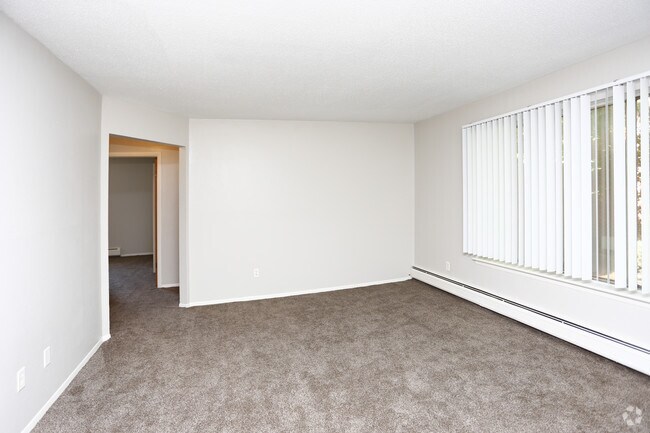 2BR, 1BA - Standard - 760 SF
