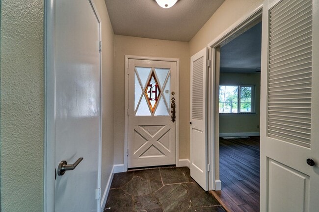 Photo - Spacious 4-Bedroom Home with Modern Amenit...