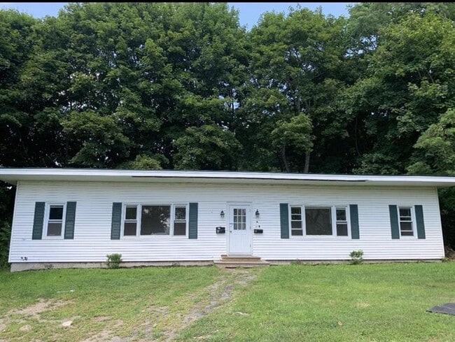 Building Photo - 207 Main St Unit A