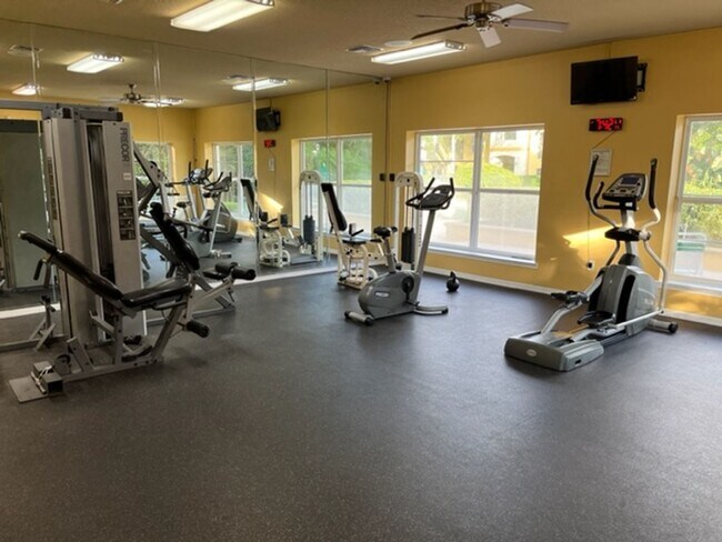 Photo - 1 Bedroom + Den Condo in Royal Greens at G...
