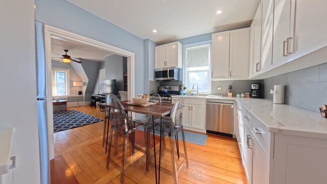 Photo - 137 Walnut St Unit 3