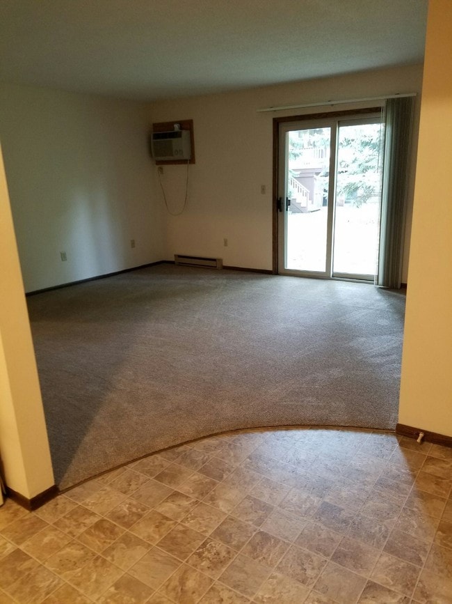 Building Photo - 1647 Pleasant View Dr
