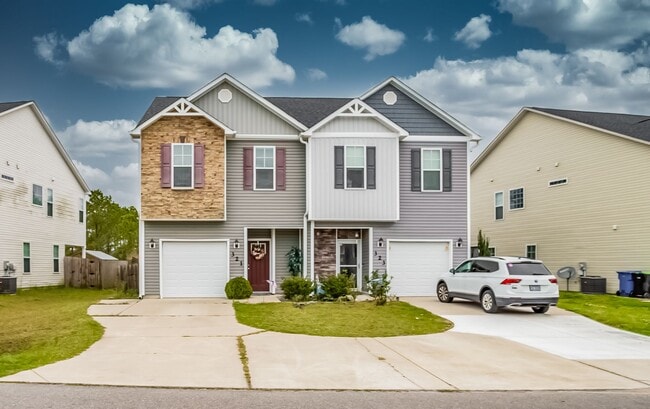 Building Photo - 3-Bedroom Townhome with Garage in Holly Ridge