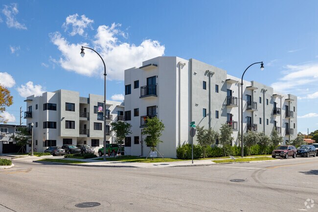 Photo - Palm Avenue Apartments