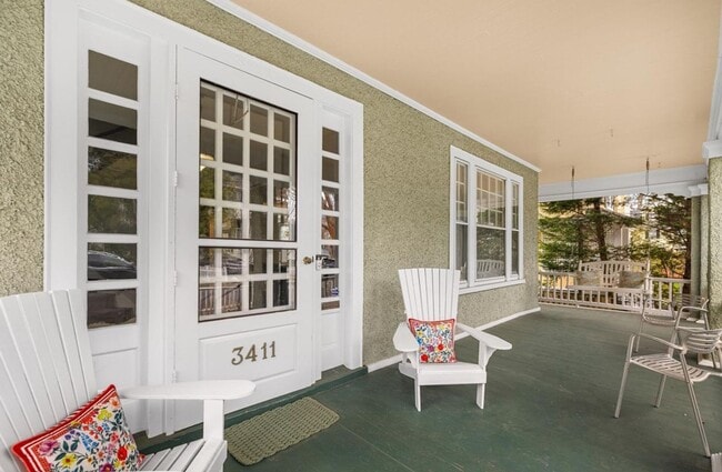 Photo - Cleveland Park Stunner - Walk to METRO