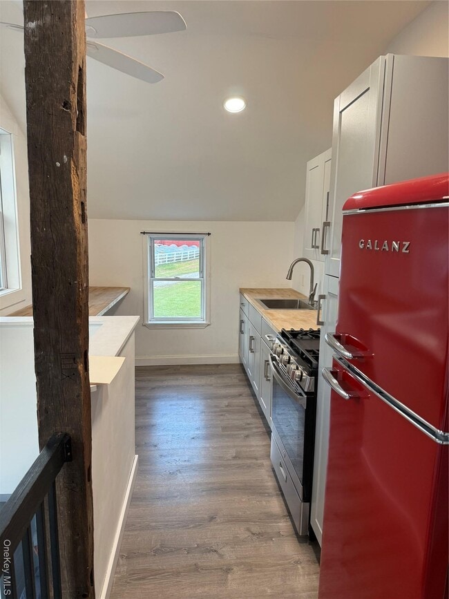 Photo - 619 Salt Point Turnpike