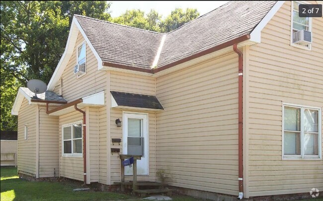 Building Photo - 1701 W Adams St Unit 1701 1/2 Rental