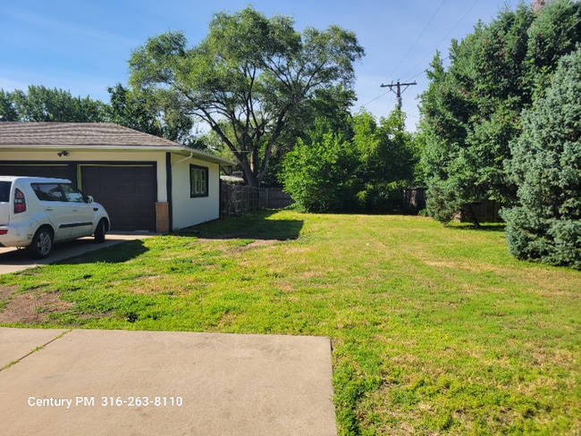 Photo - 8101 W Maple St