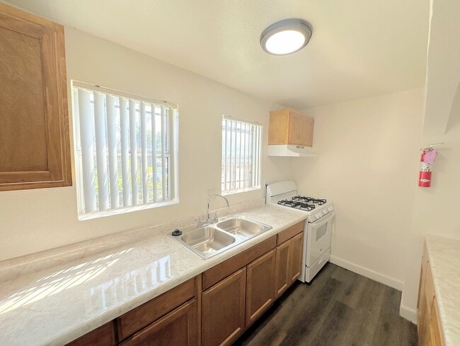Photo - *SECTION 8 ONLY* Cute 2bd/1ba duplex with parking and all the appliances! Unit 2051