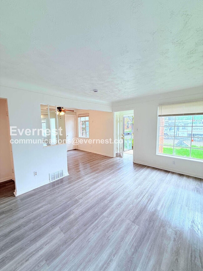 Photo - 20527 Rosemont Ave