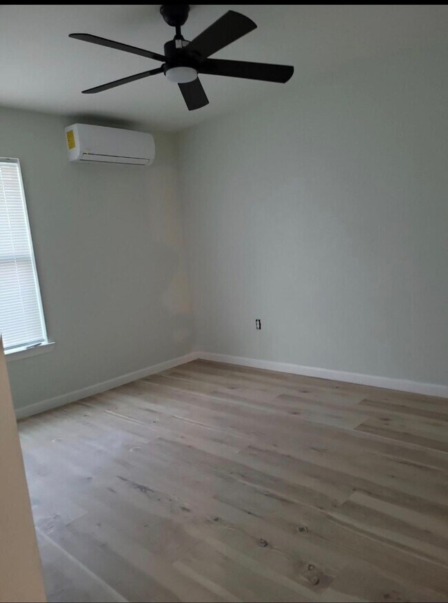 Photo - 401 Trichelle St