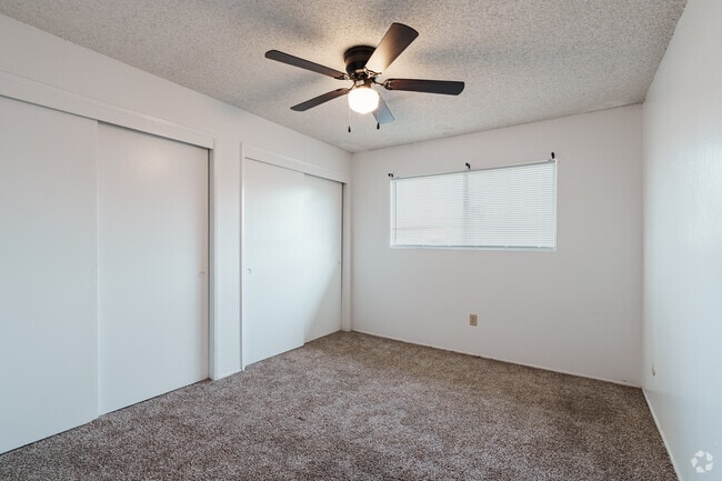 1BR, 1BA - 580SF - Bedroom - Park Villa Apartments