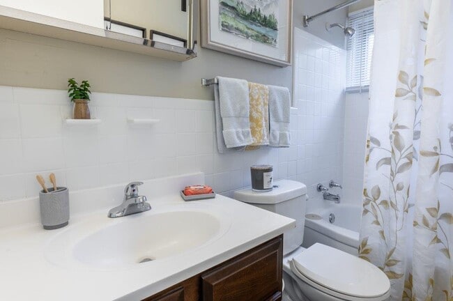 The Summit at Ridgewood Apartment and Townhomes