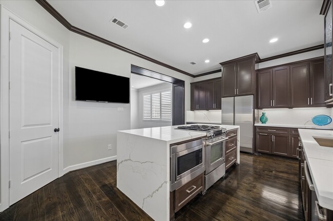 Photo - 709 Herkimer St