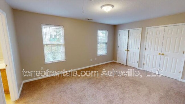 Photo - 165 Wiltshire Cir House